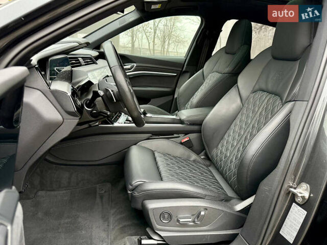 Серый Ауди E-Tron, объемом двигателя 0 л и пробегом 37 тыс. км за 49500 $, фото 34 на Automoto.ua