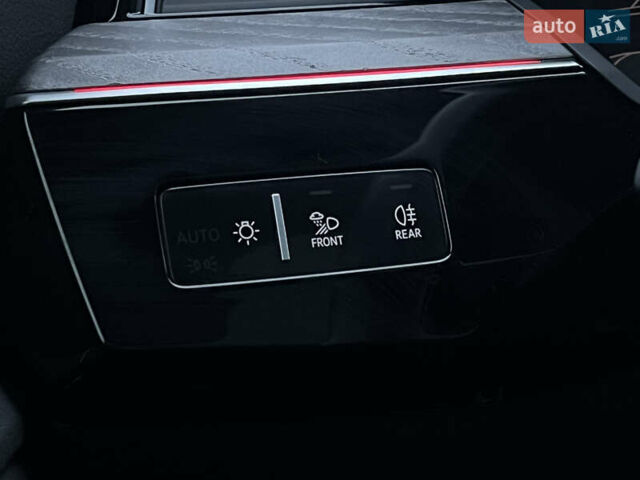 Серый Ауди E-Tron, объемом двигателя 0 л и пробегом 32 тыс. км за 41367 $, фото 65 на Automoto.ua