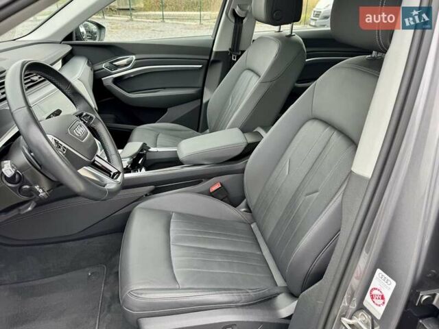 Ауди E-Tron 2022 в Хмельницком на Automoto.ua Серый Ауди E-Tron, объемом двигателя 0 л и пробегом 82 тыс. км за 39999 $, фото 13 на Automoto.ua