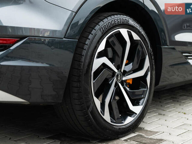 Серый Ауди E-Tron, объемом двигателя 0 л и пробегом 33 тыс. км за 53000 $, фото 14 на Automoto.ua