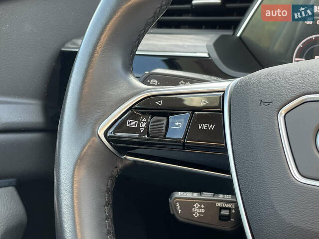 Серый Ауди E-Tron, объемом двигателя 0 л и пробегом 32 тыс. км за 42131 $, фото 49 на Automoto.ua