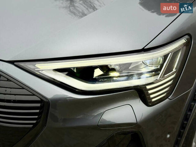 Серый Ауди E-Tron, объемом двигателя 0 л и пробегом 37 тыс. км за 49500 $, фото 30 на Automoto.ua