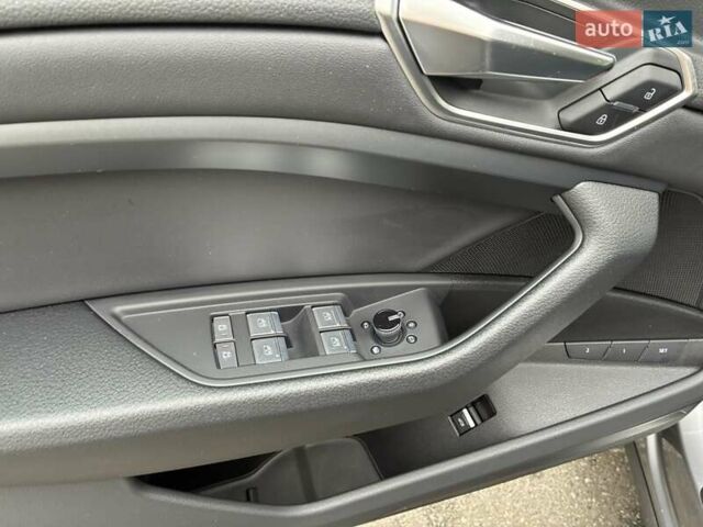 Серый Ауди E-Tron, объемом двигателя 0 л и пробегом 112 тыс. км за 31900 $, фото 74 на Automoto.ua