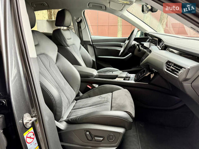 Сірий Ауді E-Tron, об'ємом двигуна 0 л та пробігом 39 тис. км за 46500 $, фото 49 на Automoto.ua