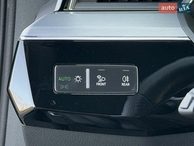 Серый Ауди E-Tron, объемом двигателя 0 л и пробегом 14 тыс. км за 53999 $, фото 119 на Automoto.ua