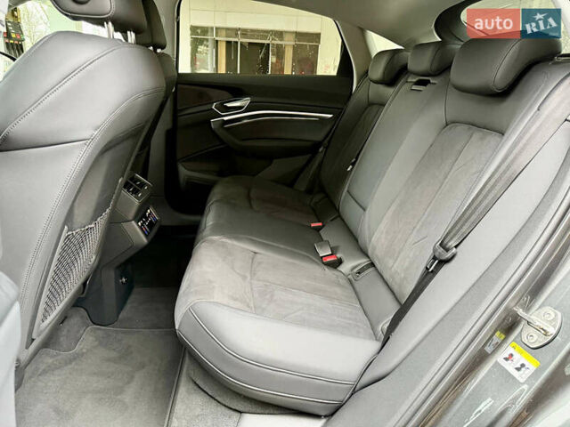 Сірий Ауді E-Tron, об'ємом двигуна 0 л та пробігом 39 тис. км за 46500 $, фото 38 на Automoto.ua