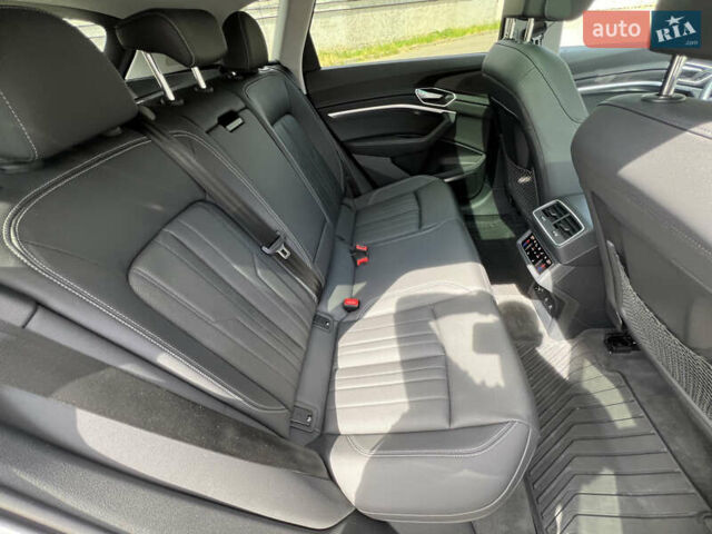 Сірий Ауді E-Tron, об'ємом двигуна 0 л та пробігом 22 тис. км за 48490 $, фото 32 на Automoto.ua