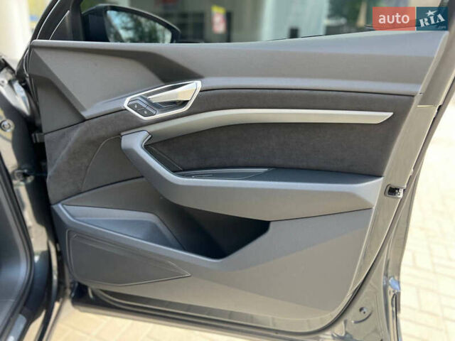 Серый Ауди E-Tron, объемом двигателя 0 л и пробегом 15 тыс. км за 42500 $, фото 34 на Automoto.ua