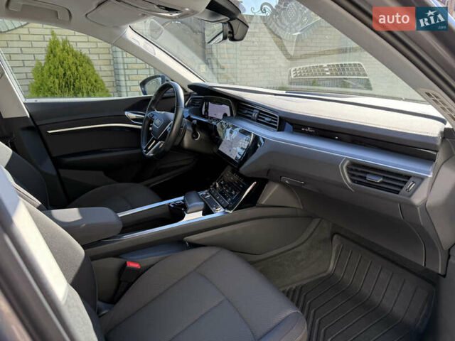 Серый Ауди E-Tron, объемом двигателя 0 л и пробегом 90 тыс. км за 33000 $, фото 79 на Automoto.ua