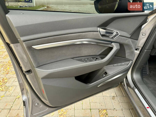 Серый Ауди E-Tron, объемом двигателя 0 л и пробегом 31 тыс. км за 46500 $, фото 29 на Automoto.ua