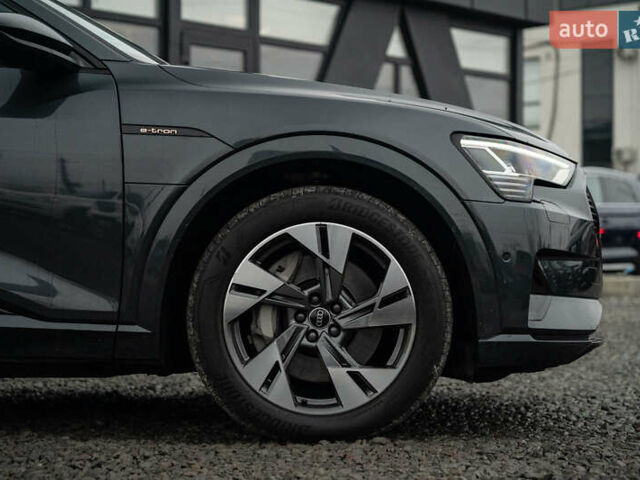 Сірий Ауді E-Tron, об'ємом двигуна 0 л та пробігом 64 тис. км за 37900 $, фото 12 на Automoto.ua