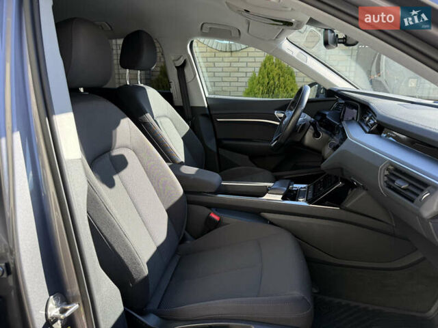 Серый Ауди E-Tron, объемом двигателя 0 л и пробегом 90 тыс. км за 33000 $, фото 78 на Automoto.ua