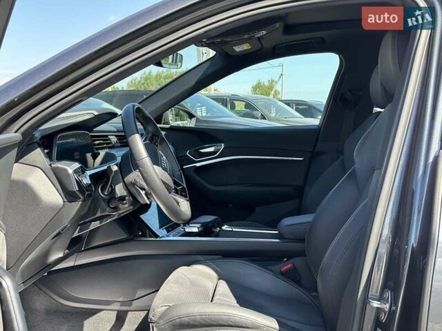 Серый Ауди E-Tron, объемом двигателя 0 л и пробегом 70 тыс. км за 39650 $, фото 36 на Automoto.ua