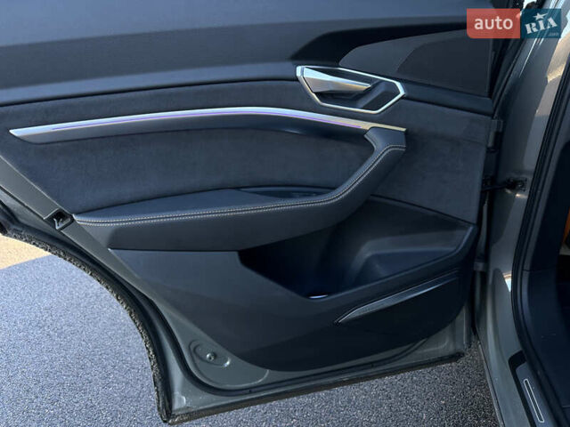 Сірий Ауді E-Tron, об'ємом двигуна 0 л та пробігом 58 тис. км за 45200 $, фото 28 на Automoto.ua