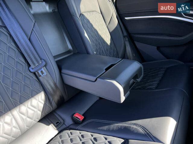 Серый Ауди E-Tron, объемом двигателя 0 л и пробегом 42 тыс. км за 47848 $, фото 38 на Automoto.ua