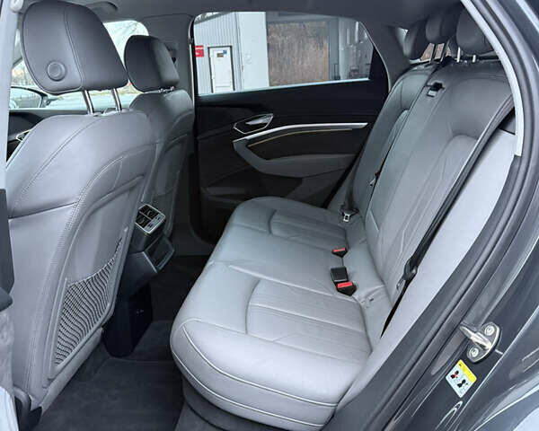 Серый Ауди E-Tron, объемом двигателя 0 л и пробегом 197 тыс. км за 23900 $, фото 34 на Automoto.ua