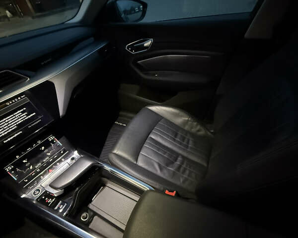 Серый Ауди E-Tron, объемом двигателя 0 л и пробегом 45 тыс. км за 42000 $, фото 31 на Automoto.ua