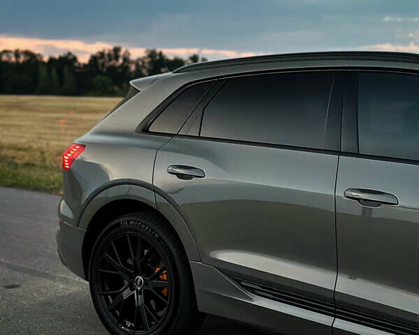 Серый Ауди E-Tron, объемом двигателя 0 л и пробегом 63 тыс. км за 40999 $, фото 9 на Automoto.ua