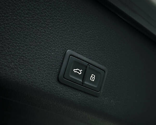 Серый Ауди E-Tron, объемом двигателя 0 л и пробегом 63 тыс. км за 40999 $, фото 50 на Automoto.ua