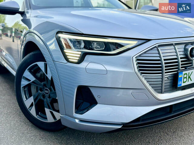 Серый Ауди E-Tron, объемом двигателя 0 л и пробегом 32 тыс. км за 35000 $, фото 16 на Automoto.ua