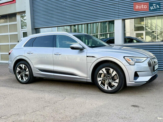 Серый Ауди E-Tron, объемом двигателя 0 л и пробегом 32 тыс. км за 35000 $, фото 1 на Automoto.ua