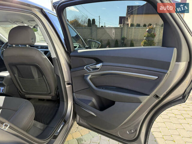 Серый Ауди E-Tron, объемом двигателя 0 л и пробегом 90 тыс. км за 33000 $, фото 81 на Automoto.ua