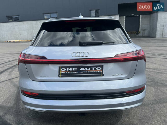 Сірий Ауді E-Tron, об'ємом двигуна 0 л та пробігом 22 тис. км за 48490 $, фото 5 на Automoto.ua