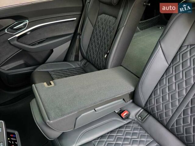 Сірий Ауді E-Tron, об'ємом двигуна 0 л та пробігом 100 тис. км за 41888 $, фото 56 на Automoto.ua