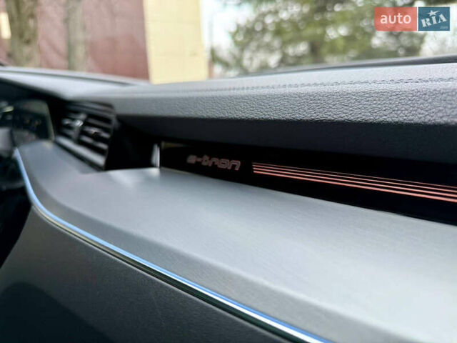 Серый Ауди E-Tron, объемом двигателя 0 л и пробегом 39 тыс. км за 44500 $, фото 57 на Automoto.ua
