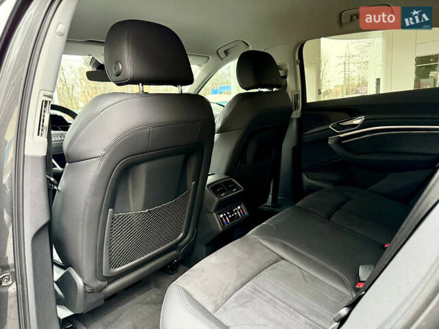 Сірий Ауді E-Tron, об'ємом двигуна 0 л та пробігом 39 тис. км за 46500 $, фото 39 на Automoto.ua