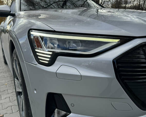 Серый Ауди E-Tron, объемом двигателя 0 л и пробегом 145 тыс. км за 29500 $, фото 36 на Automoto.ua