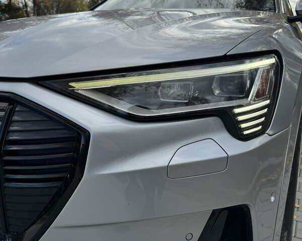 Серый Ауди E-Tron, объемом двигателя 0 л и пробегом 145 тыс. км за 29500 $, фото 35 на Automoto.ua