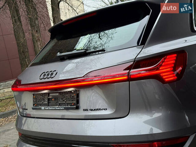 Серый Ауди E-Tron, объемом двигателя 0 л и пробегом 39 тыс. км за 44500 $, фото 75 на Automoto.ua
