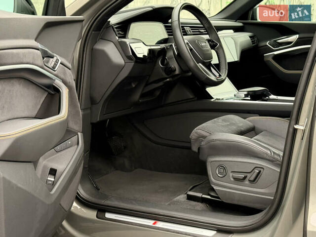 Серый Ауди E-Tron, объемом двигателя 0 л и пробегом 104 тыс. км за 39820 $, фото 32 на Automoto.ua