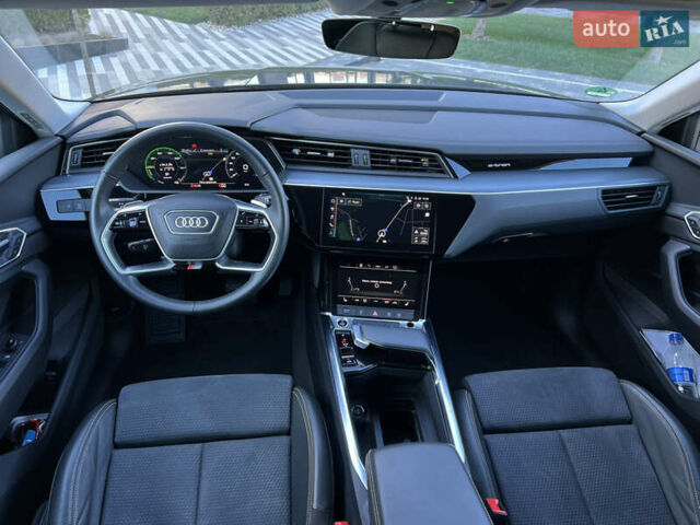 Серый Ауди E-Tron, объемом двигателя 0 л и пробегом 18 тыс. км за 42500 $, фото 38 на Automoto.ua