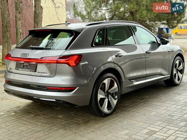 Серый Ауди E-Tron, объемом двигателя 0 л и пробегом 39 тыс. км за 44500 $, фото 12 на Automoto.ua