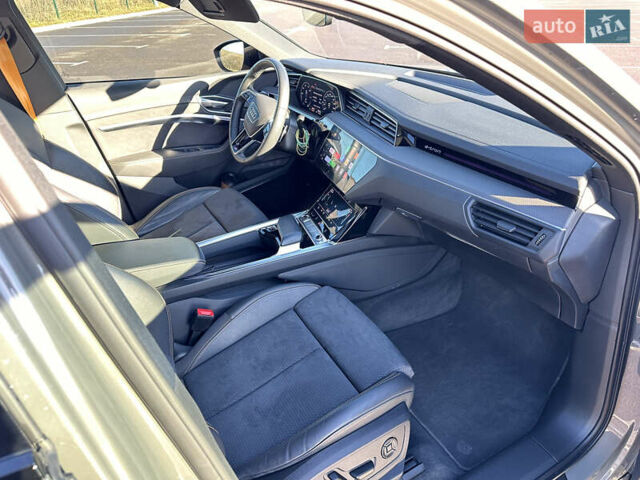 Сірий Ауді E-Tron, об'ємом двигуна 0 л та пробігом 58 тис. км за 45200 $, фото 23 на Automoto.ua