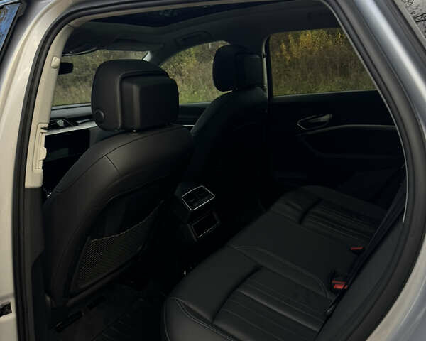 Серый Ауди E-Tron, объемом двигателя 0 л и пробегом 145 тыс. км за 29500 $, фото 88 на Automoto.ua