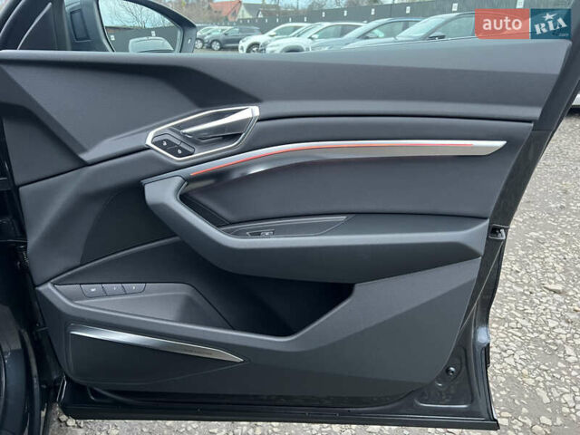 Серый Ауди E-Tron, объемом двигателя 0 л и пробегом 32 тыс. км за 41367 $, фото 53 на Automoto.ua