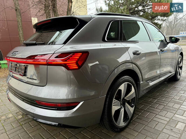 Серый Ауди E-Tron, объемом двигателя 0 л и пробегом 39 тыс. км за 44500 $, фото 5 на Automoto.ua