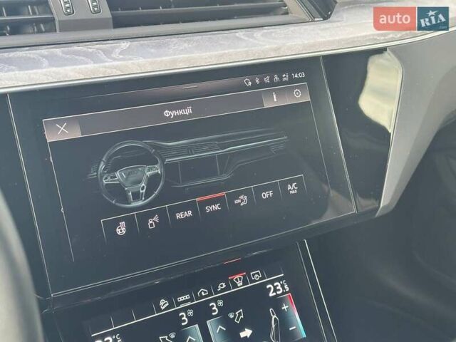 Сірий Ауді E-Tron, об'ємом двигуна 0 л та пробігом 27 тис. км за 53990 $, фото 27 на Automoto.ua