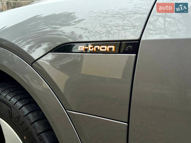 Серый Ауди E-Tron, объемом двигателя 0 л и пробегом 39 тыс. км за 44500 $, фото 58 на Automoto.ua