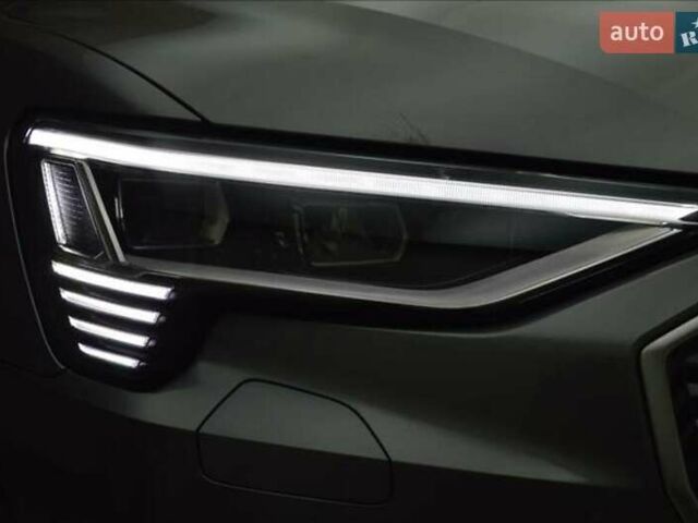 Серый Ауди E-Tron, объемом двигателя 0 л и пробегом 8 тыс. км за 49900 $, фото 34 на Automoto.ua