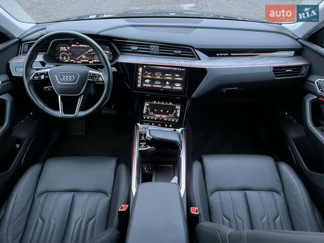 Серый Ауди E-Tron, объемом двигателя 0 л и пробегом 32 тыс. км за 41367 $, фото 55 на Automoto.ua