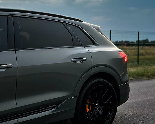 Серый Ауди E-Tron, объемом двигателя 0 л и пробегом 63 тыс. км за 40999 $, фото 11 на Automoto.ua