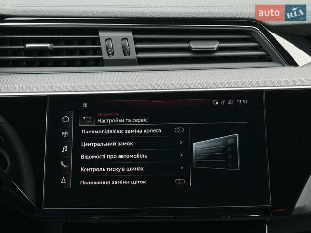 Серый Ауди E-Tron, объемом двигателя 0 л и пробегом 104 тыс. км за 39820 $, фото 63 на Automoto.ua