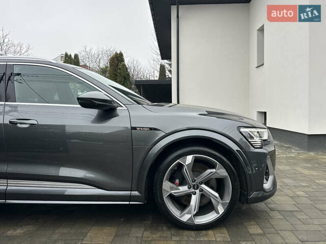 Серый Ауди E-Tron, объемом двигателя 0 л и пробегом 48 тыс. км за 49999 $, фото 2 на Automoto.ua