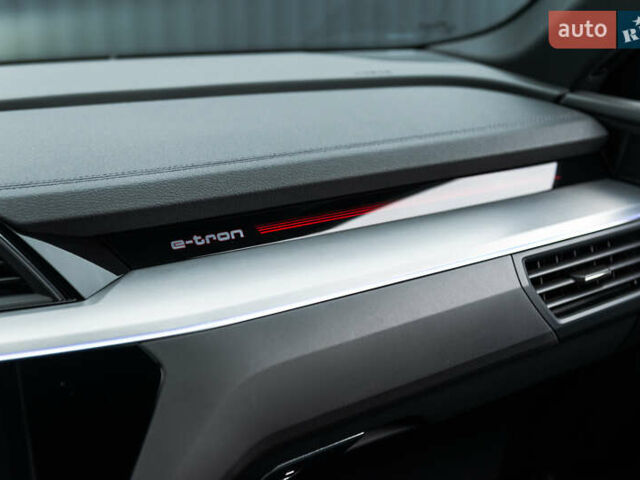Серый Ауди E-Tron, объемом двигателя 0 л и пробегом 33 тыс. км за 53000 $, фото 24 на Automoto.ua