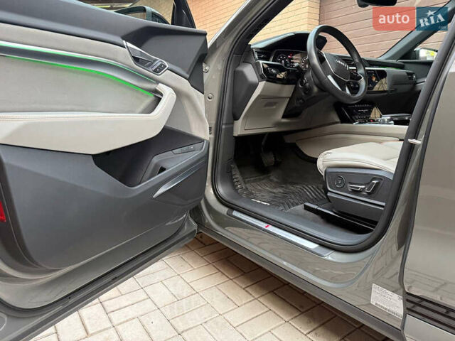 Серый Ауди E-Tron, объемом двигателя 0 л и пробегом 42 тыс. км за 44900 $, фото 15 на Automoto.ua