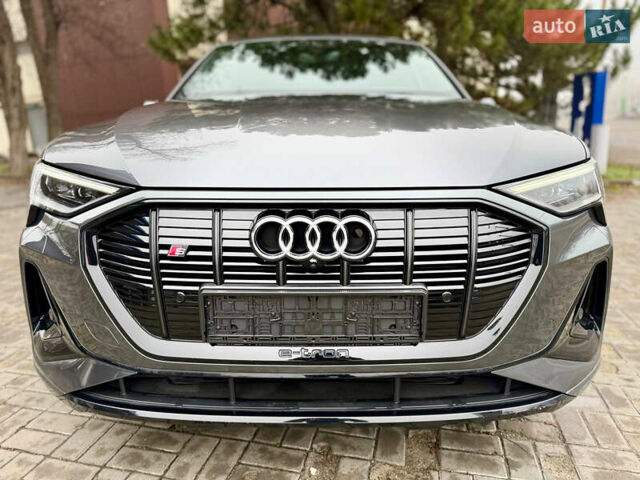 Серый Ауди E-Tron, объемом двигателя 0 л и пробегом 37 тыс. км за 49500 $, фото 3 на Automoto.ua